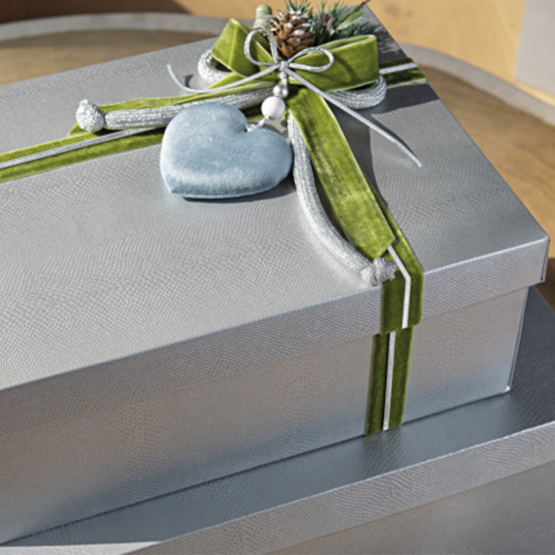 12pz Decorazioni forma cuore in velluto per decorare pacchi 8x7cm